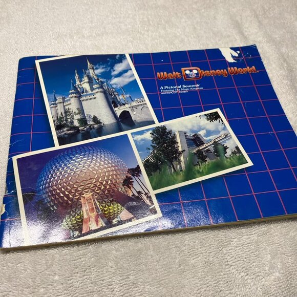 Disney World Epcot and Magic Kingdom Vintage Pictorial Souvenir Book 1986 - Picture 1 of 5